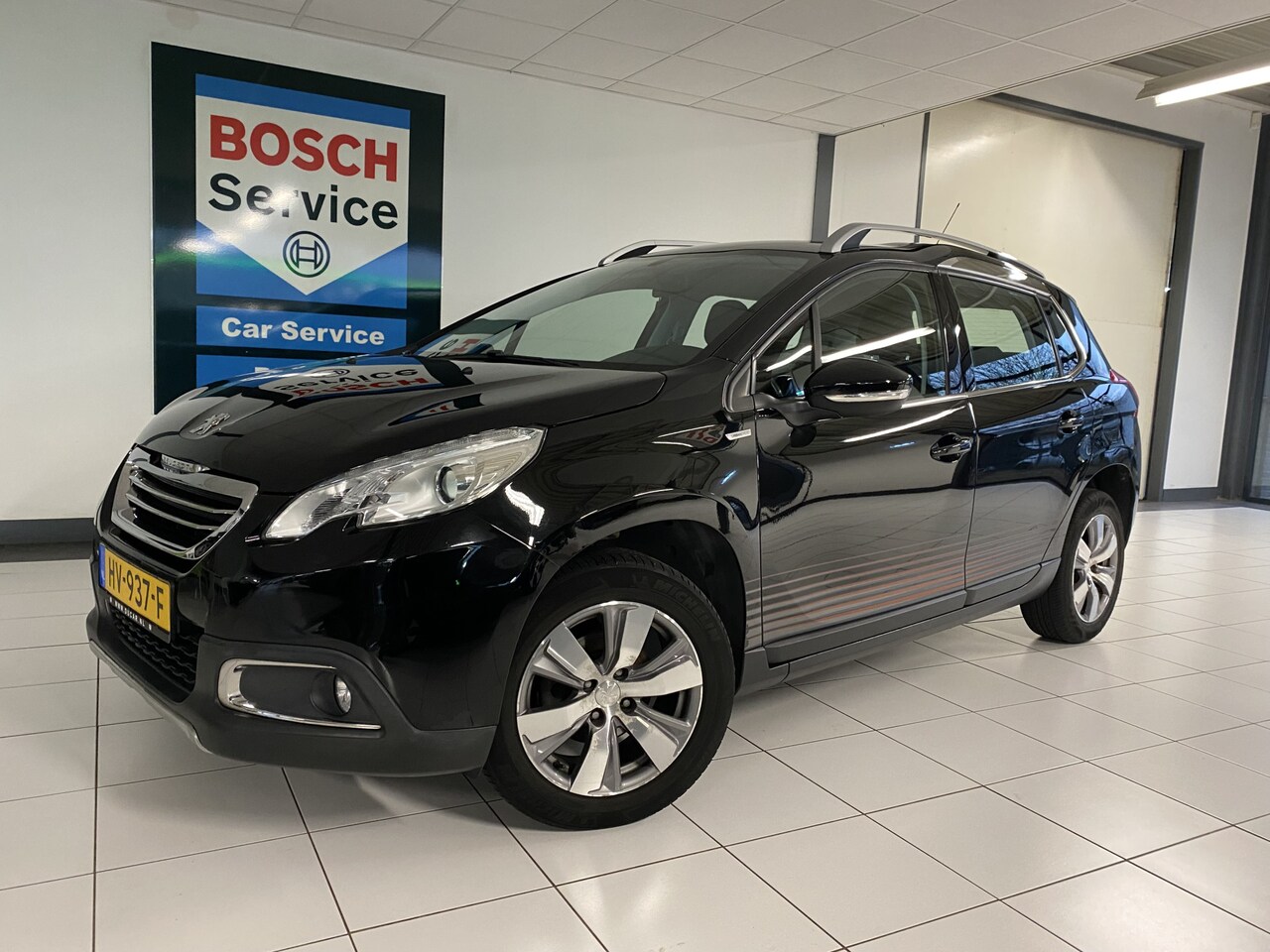 Peugeot 2008 - 1.2 PureTech Urban Cross Navigatie /Cruisecontrol / leer / climat control - AutoWereld.nl