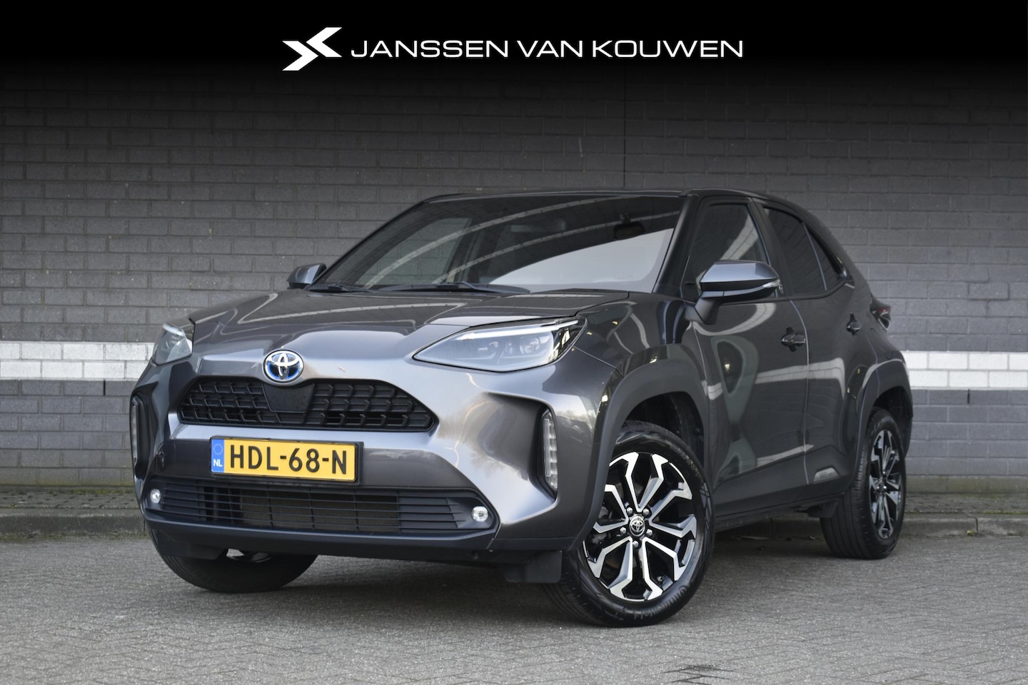 Toyota Yaris Cross - 1.5 Hybrid First Edition / Carplay / Camera / Navi / 17 " LMV - AutoWereld.nl