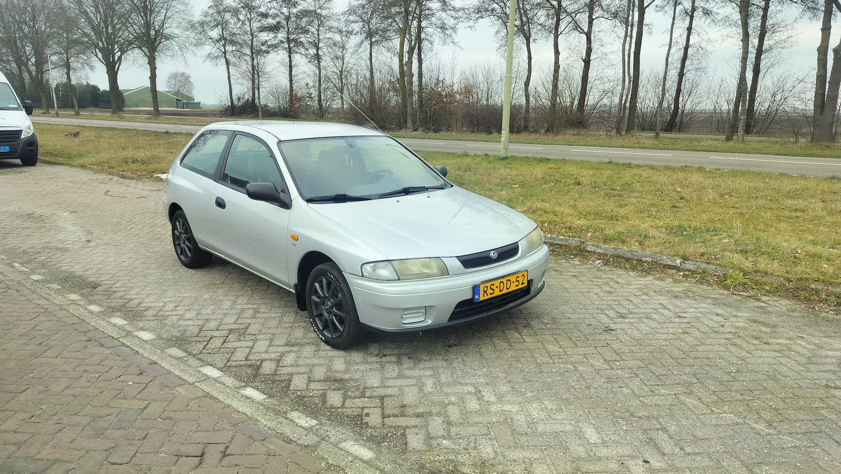 Mazda 323 - 1.3i P LX - AutoWereld.nl