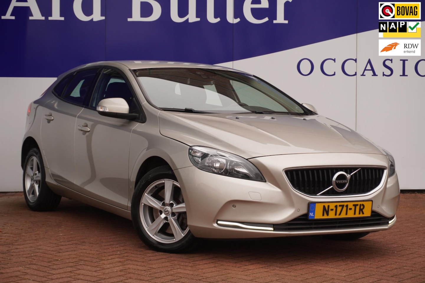 Volvo V40 - 2.0 D2 Nordic / Camera / Navi / ECC / Cruise / EXPORT / = 06-2017 !! - AutoWereld.nl