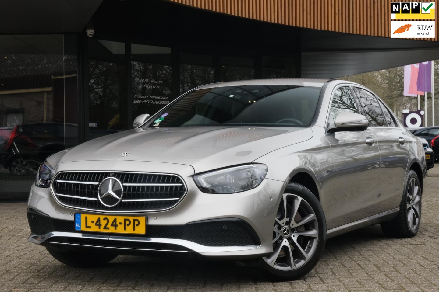 Mercedes-Benz E-klasse - 300 e Business Solution AMG/360°Camera/Sfeerverlichting/Head-Up/Trekhaak/ - AutoWereld.nl