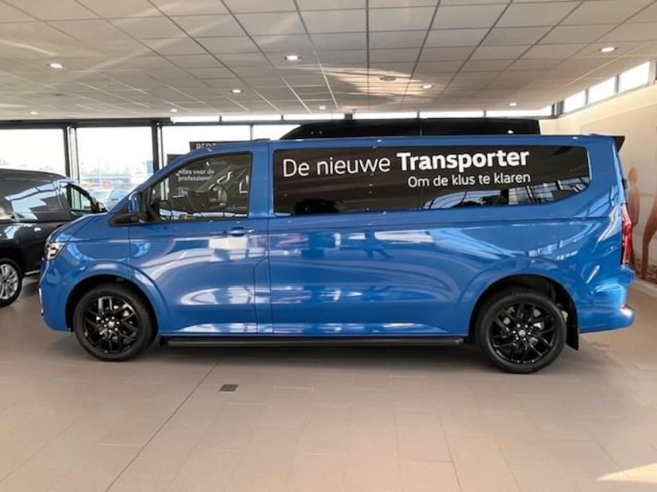 Volkswagen Transporter - 2.0 TDI L2H1 30 Bulli | Trekhaak | Licht metalen velgen 19 inch | Cruise Control  Adaptive - AutoWereld.nl