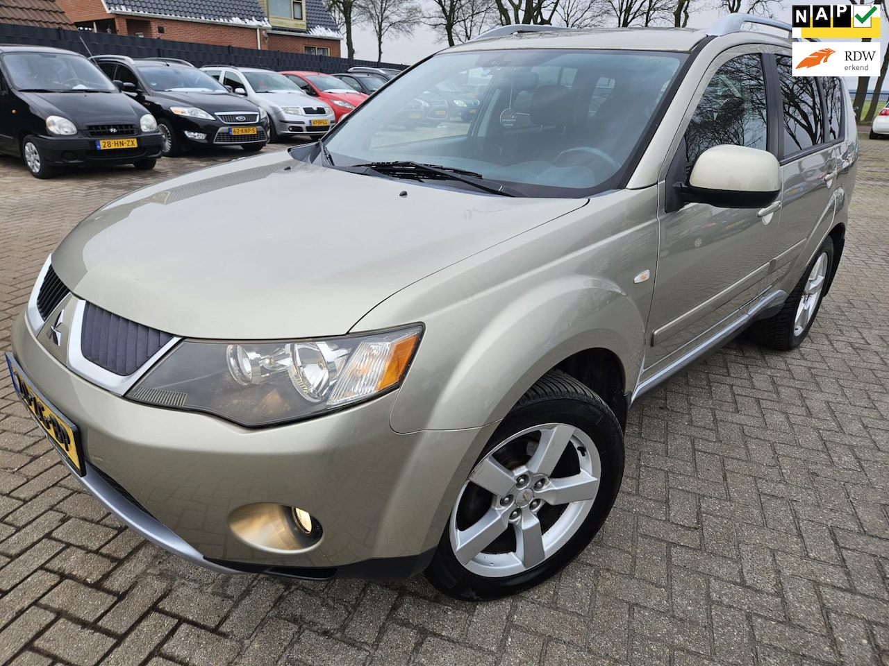 Mitsubishi Outlander - 2.4 Intense+ 7Persoons. 2008. Automaat/Climate/Trekhaak/Nieuwe banden. - AutoWereld.nl