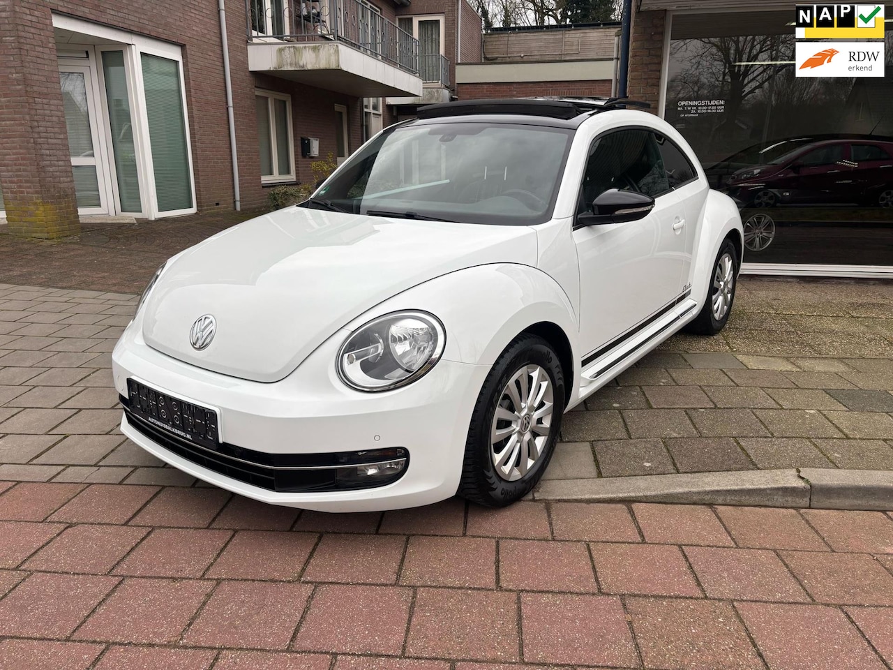 Volkswagen Beetle - 1.2 TSI Design cup panoramadak navi parksensoren 99640 km - AutoWereld.nl