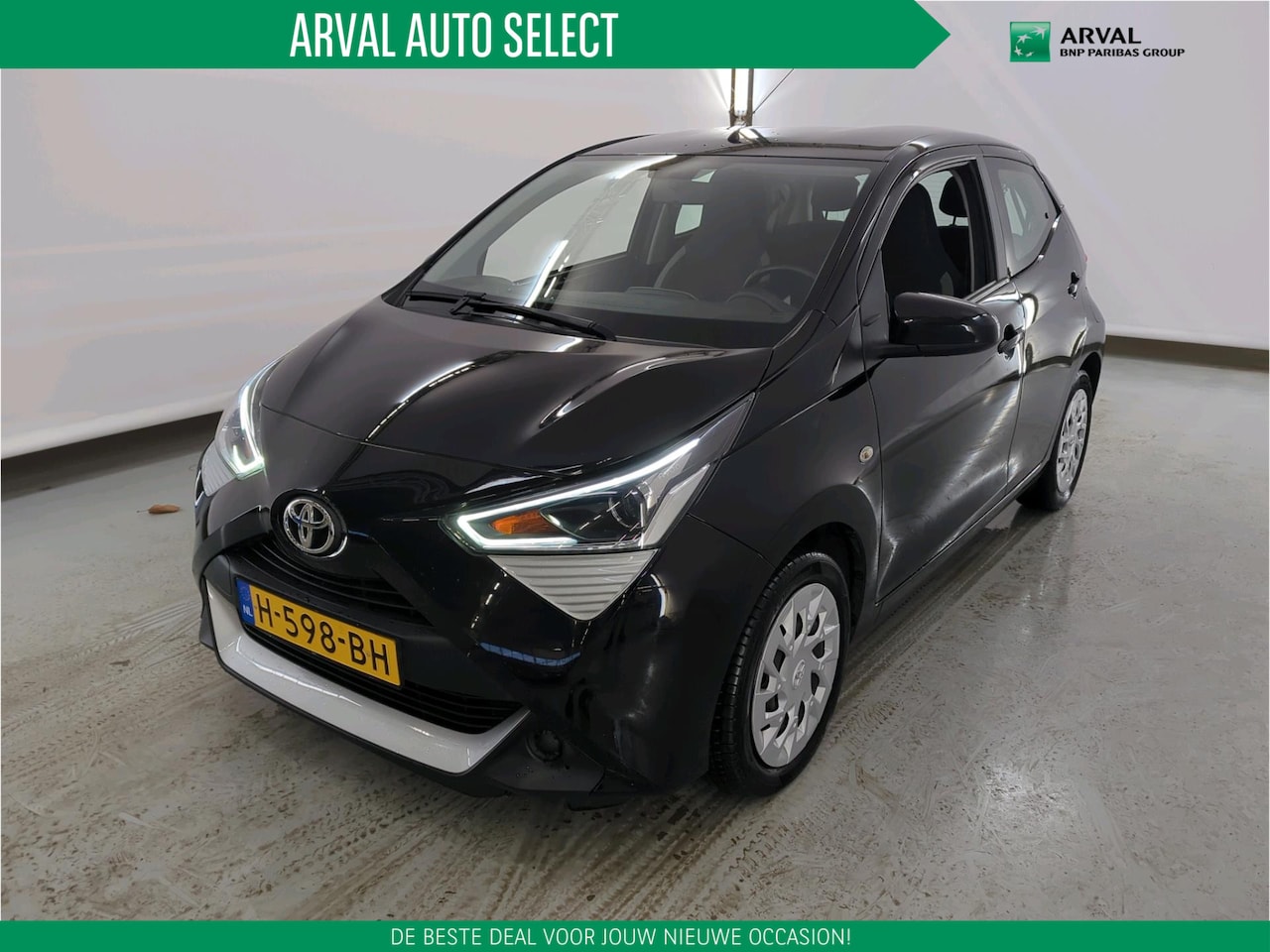 Toyota Aygo - 1.0 VVT-i 72pk x-play | Apple Carplay/Android Auto | Achteruitrijcamera | Airco | Lederen - AutoWereld.nl