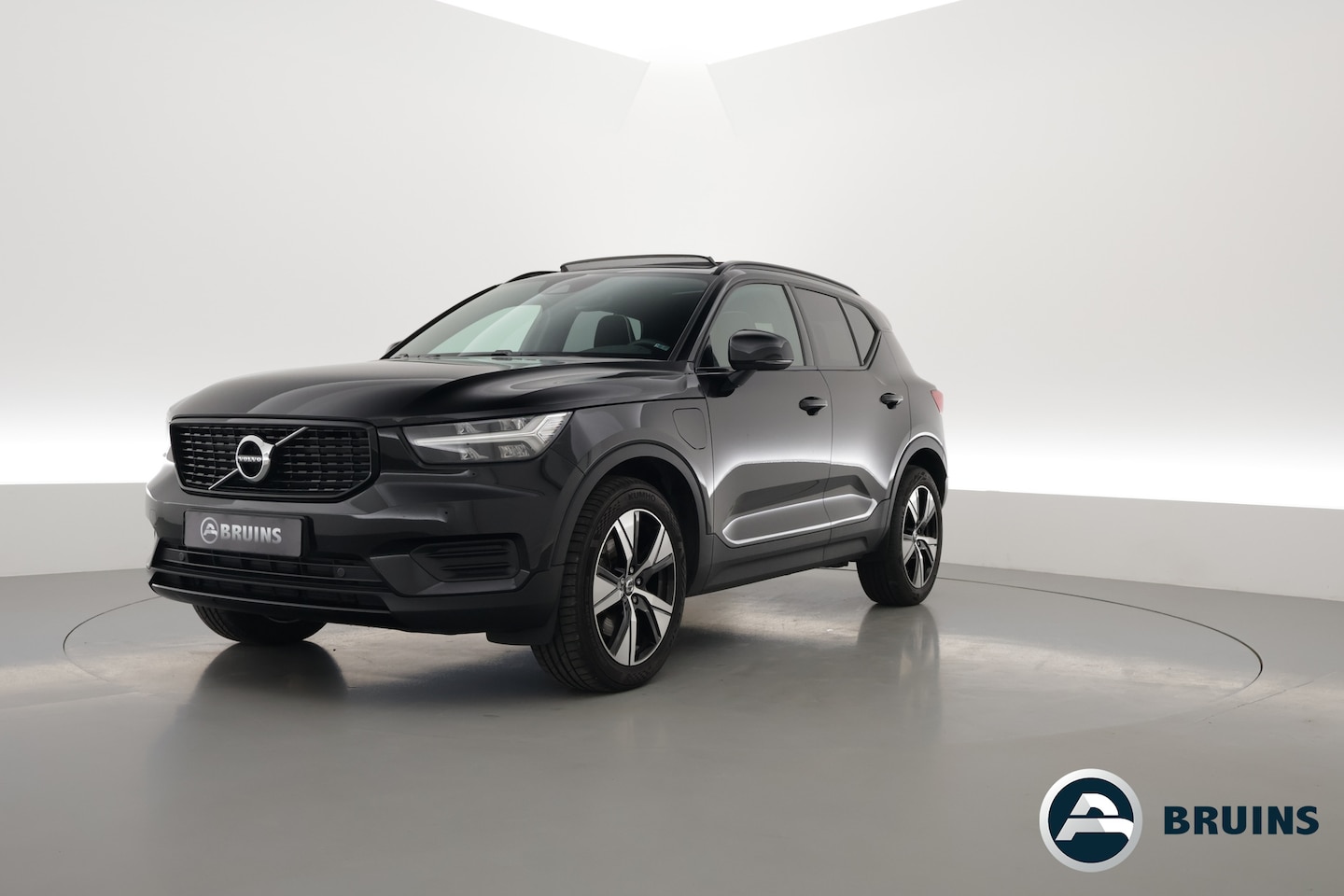 Volvo XC40 - 1.5 T5 Recharge R-Design | Pano | Stoel en Stuurverw. | Camera | H&K | - AutoWereld.nl