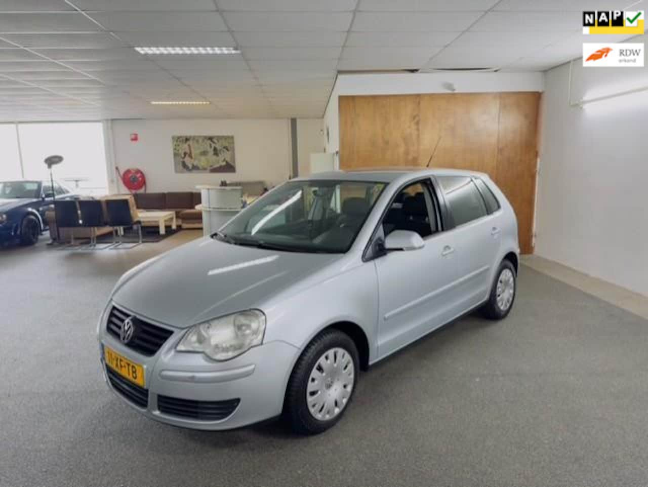 Volkswagen Polo - 1.4-16V Optive Apk Nieuw,Airco,Cruise,N.A.P,5Deurs,2 sleutels + Boekjes,Topstaat!! - AutoWereld.nl