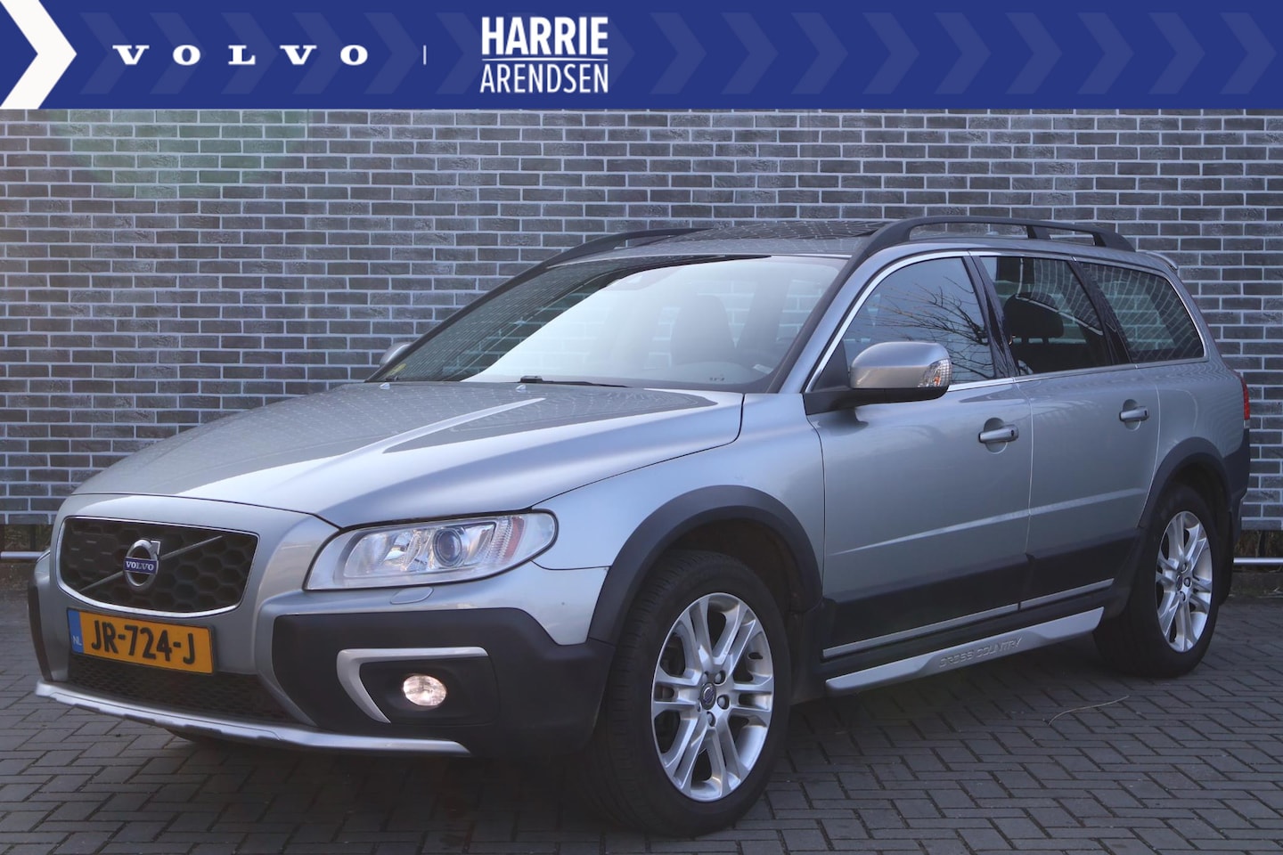 Volvo XC70 - 2.4 D4 Polar+ Trekhaak | Stoelverwarming | Dealer onderhouden | Verwarmde Voorruit / Schui - AutoWereld.nl