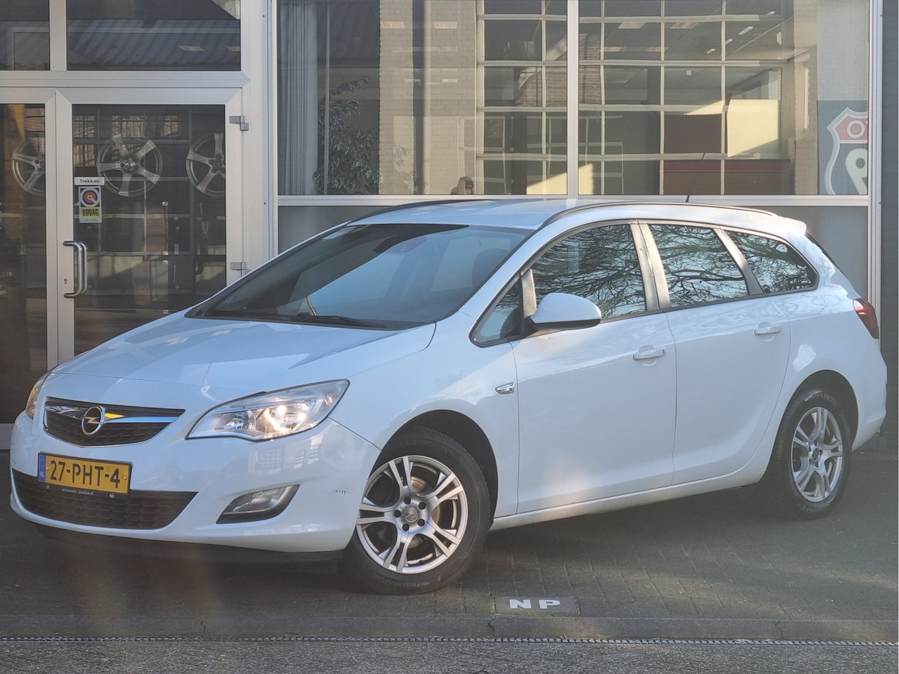 Opel Astra Sports Tourer - 1.4 Turbo Edition AIRCO / CRUISE / TREKHAAK - AutoWereld.nl