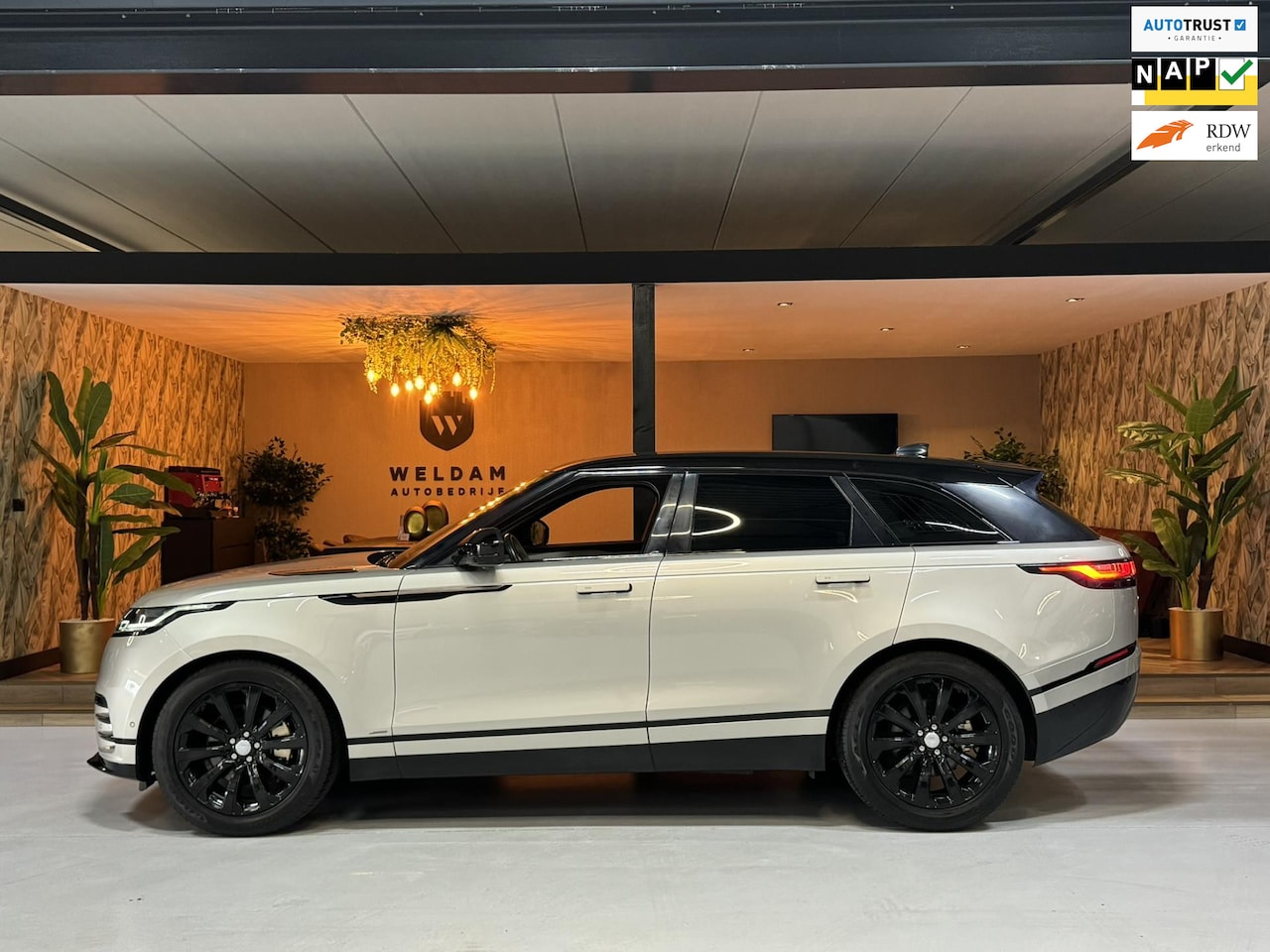 Land Rover Range Rover Velar - 3.0 V6 SC AWD R-Dynamic Edition Garantie Xenon Panorama Camera Rijklaar - AutoWereld.nl