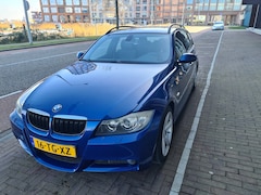 BMW 3-serie Touring - 330i High Executive BMW 330i Touring M-Sport; Zr. Mooi en ZG! Onderh. Incl. BMW dealer Nw. ketting etc. NL-aut