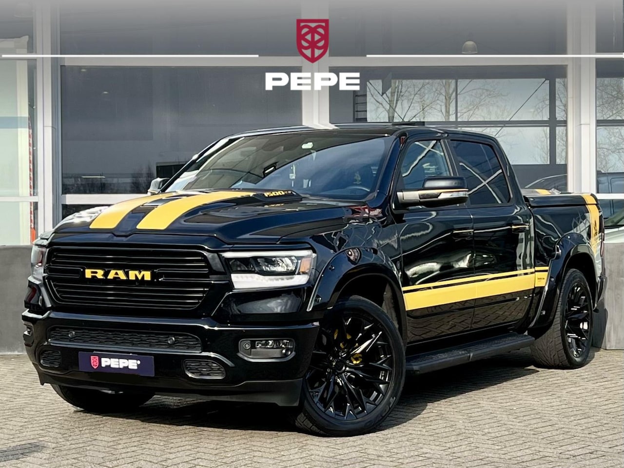 Dodge Ram 1500 - Sport 5.7 Rumble Bee Edition|PANO|ALPINE|22" - AutoWereld.nl