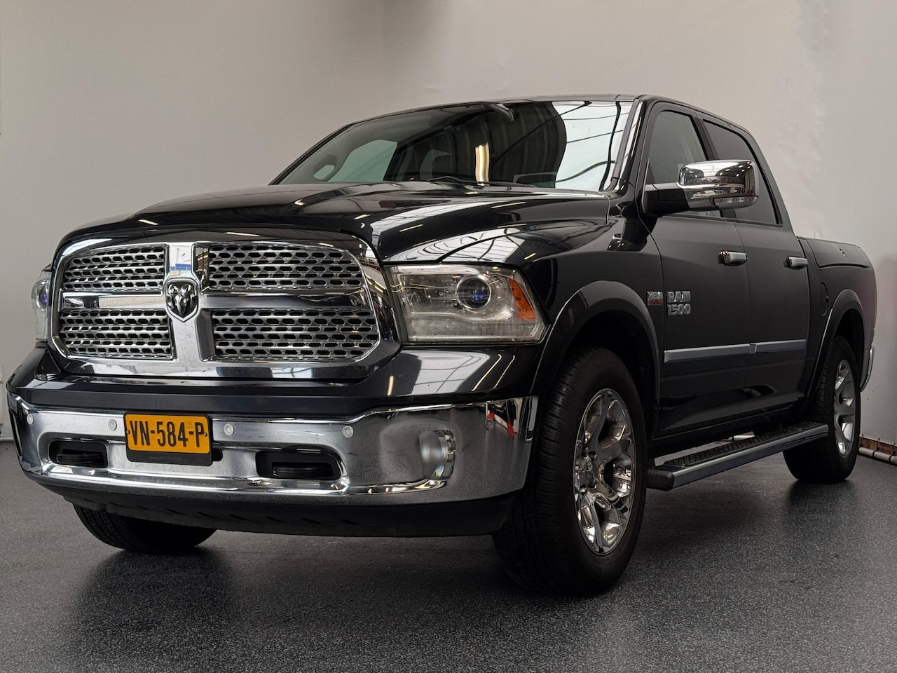 Dodge Ram 1500 - 5.8 V8 Laramie | NL Auto | LPG | Full Option - AutoWereld.nl