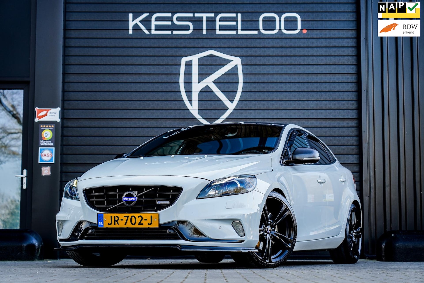 Volvo V40 - 2.0 D4 AUT 190 PK Carbon Edition HEICO SPORTIV PAKKET/ICE WHITE SOLID - AutoWereld.nl