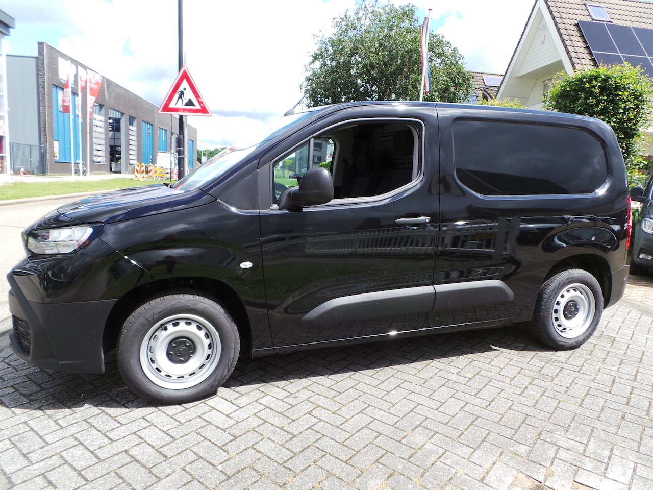 Toyota ProAce City - 1.5 D-4D Challenger | Carplay | Trekhaak | Enz |  nieuw - AutoWereld.nl