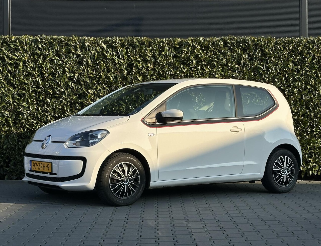 Volkswagen Up! - 1.0 move up! BlueMotion NL AUTO, NAP LOGISCH, AIRCO, NAVI, ELEKTRISCHE RAMEN - AutoWereld.nl