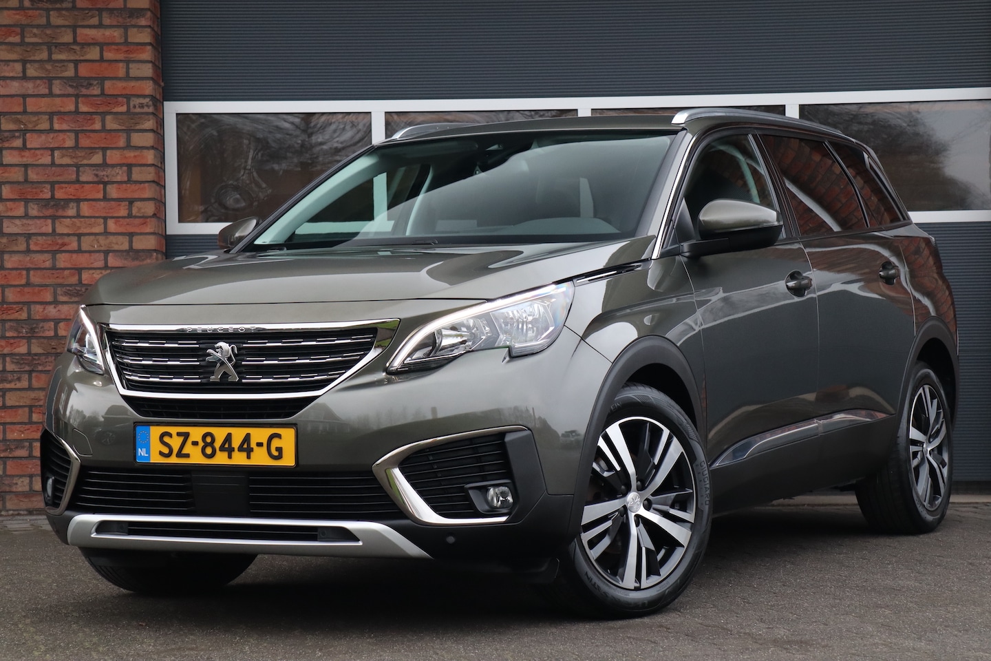 Peugeot 5008 - 1.2 PureTech Allure Aut. - AutoWereld.nl