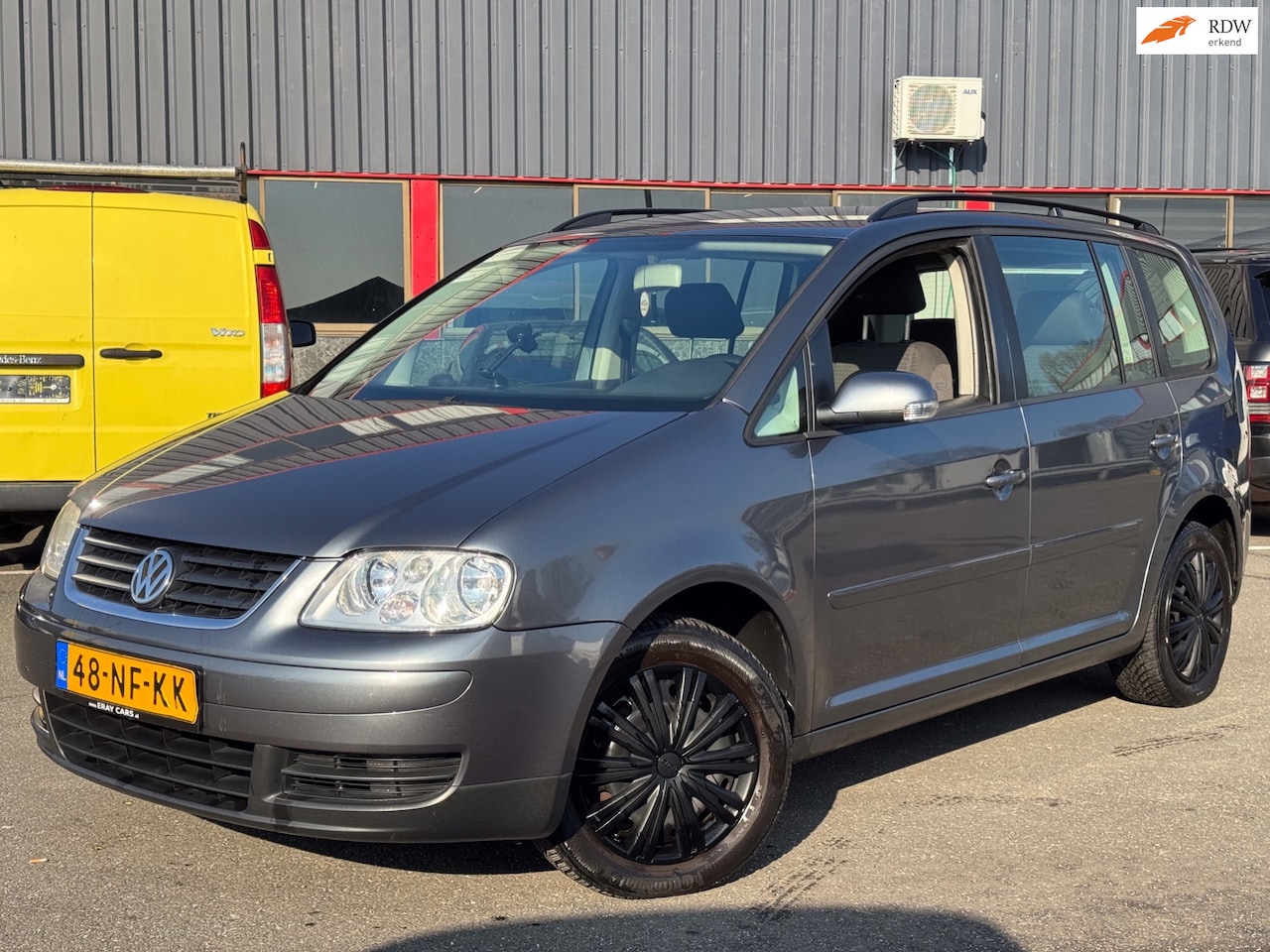 Volkswagen Touran - 1.6-16V FSI Trendline / nwe APK / AIRCO / - AutoWereld.nl