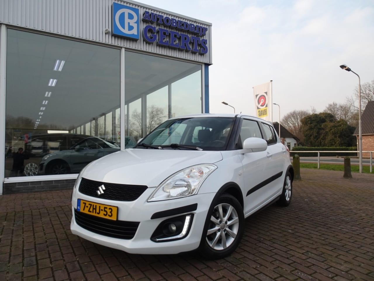 Suzuki Swift - 1.2 Dynamic 5DRS Airco/Stoelverwarming/Cruise control - AutoWereld.nl