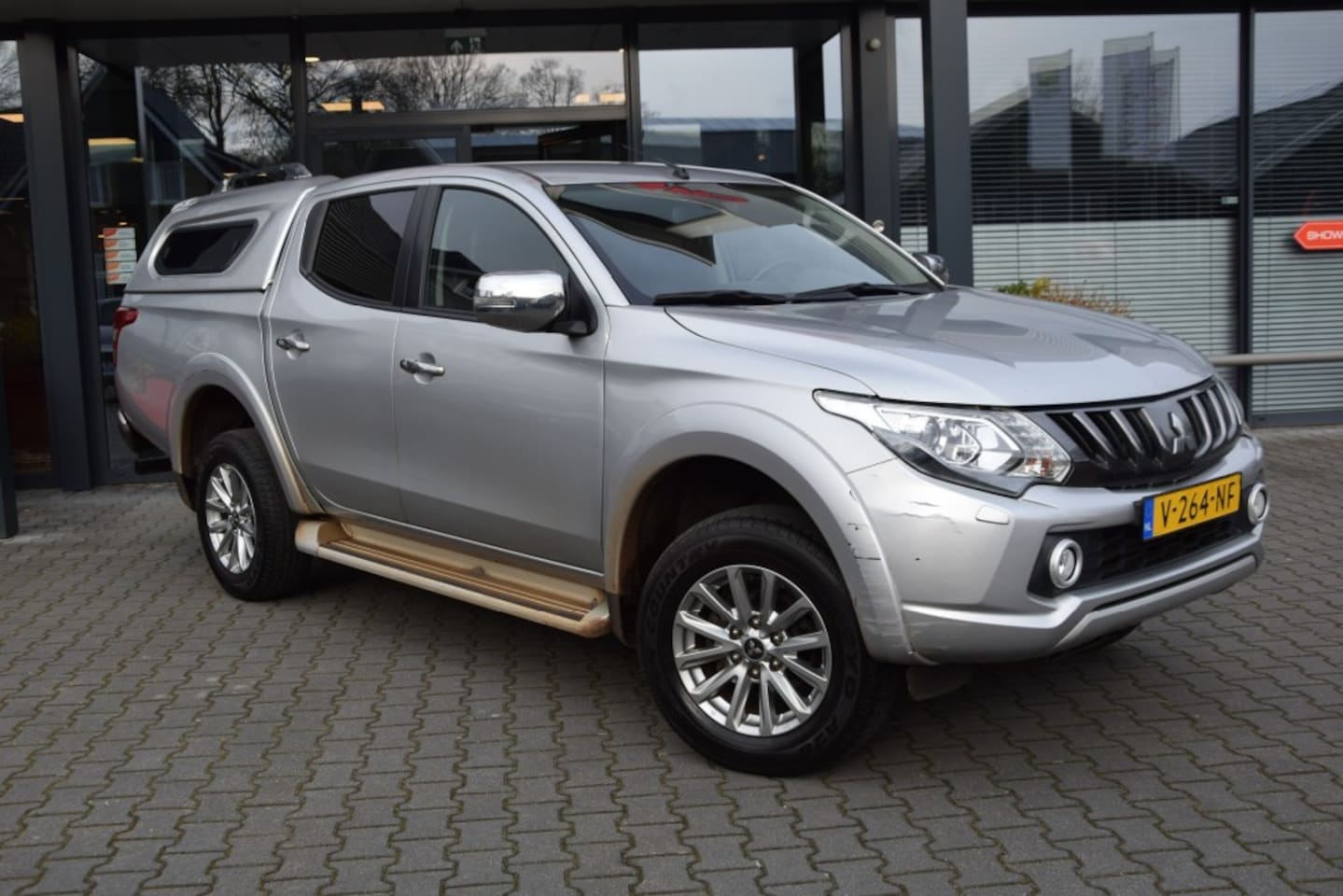 Mitsubishi L 200 - 2.4 DID DUBBEL CABIN A/T 2 SITZ VAN - AutoWereld.nl