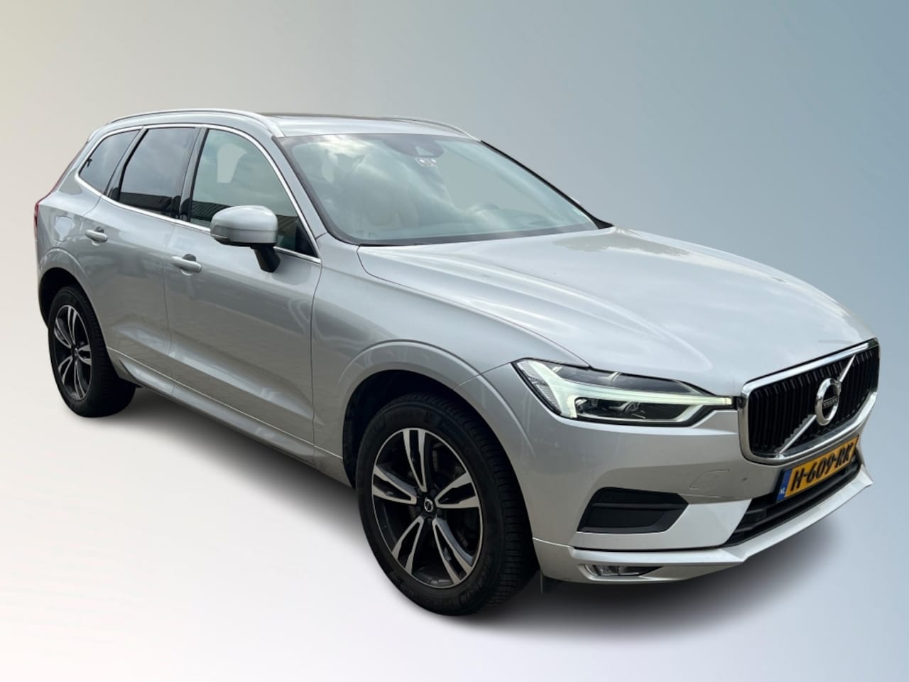 Volvo XC60 - 2.0 B5 AWD MOM. PRO - AutoWereld.nl