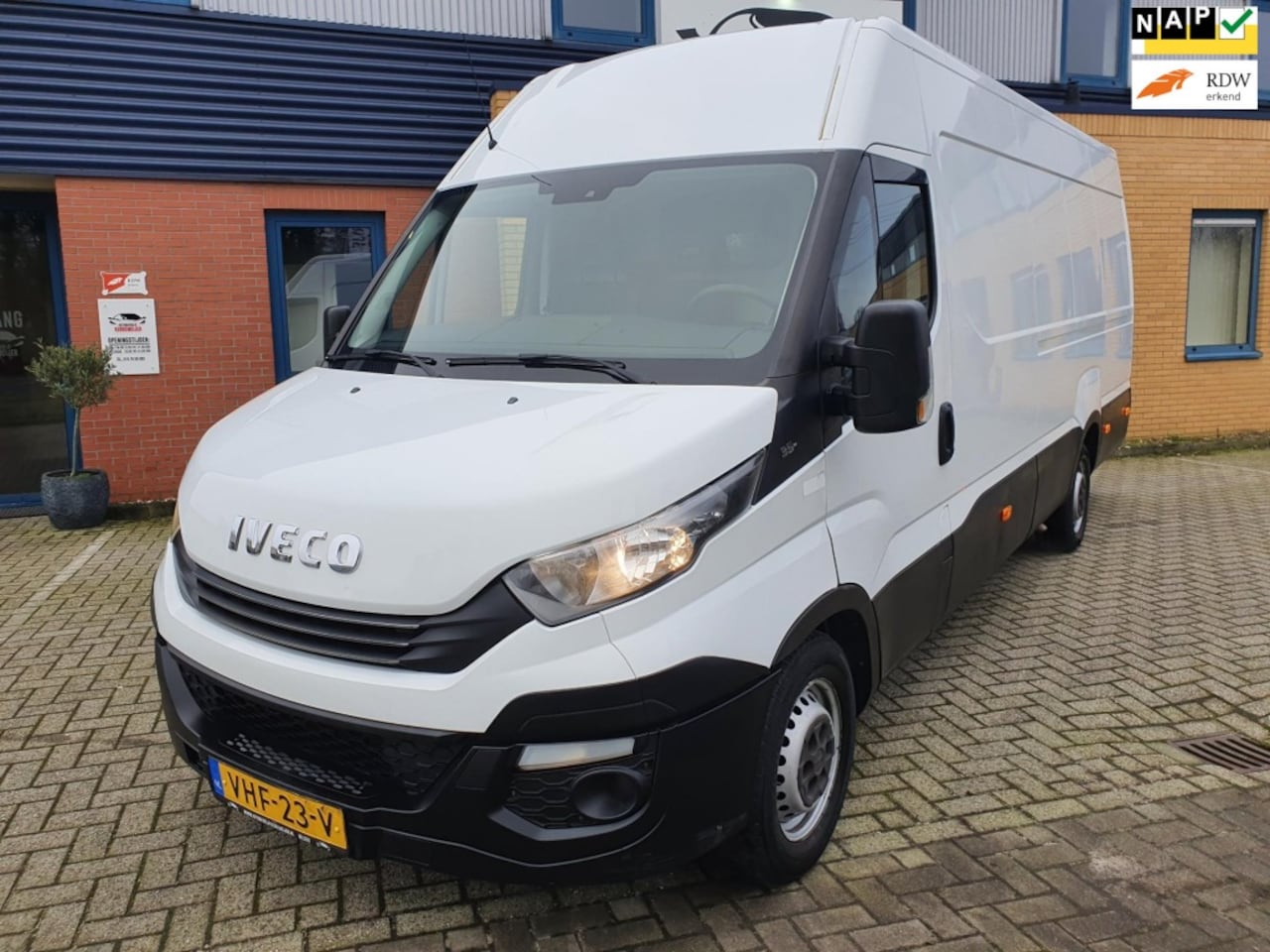 Iveco Daily - 410 H2 L4 EURO 6 Automaat Airco Nieuwe APK - AutoWereld.nl