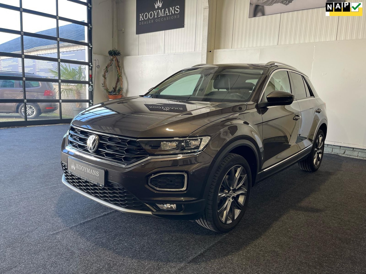 Volkswagen T-Roc - 1.5 TSI Sport Business R Cruise Climate Control Camera Panorama 18-inch Lichtmetaalvelgen - AutoWereld.nl