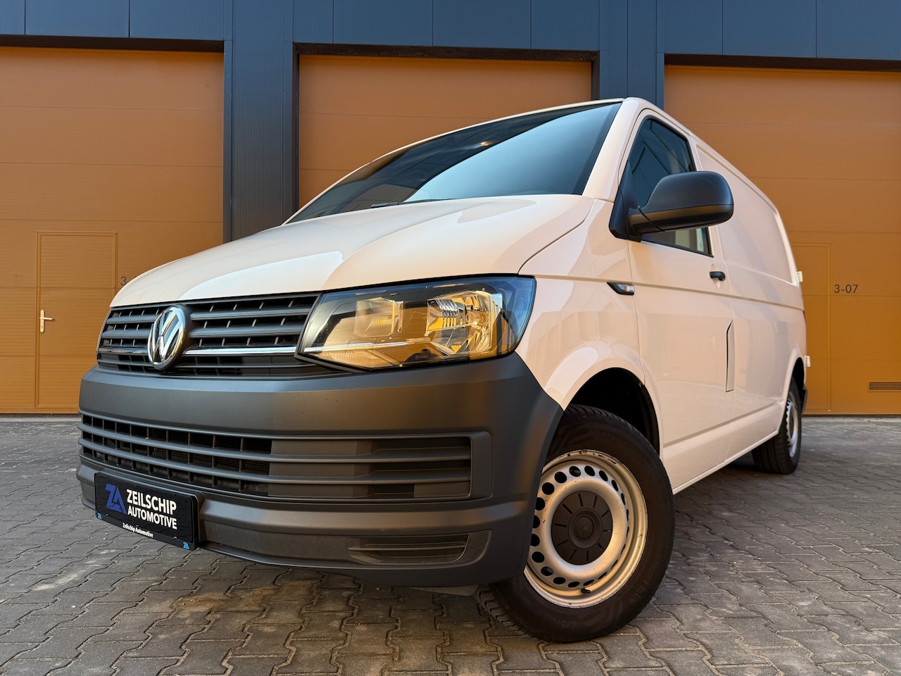 Volkswagen Transporter - 2.0 TDI L1H1 Economy |Airco|USB|NAP|BTW| - AutoWereld.nl