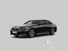 BMW 5-serie - 530e M Sport | H/K | Head-Up | Trekhaak | 360 | Driving Ass. Plus | 19 Inch |