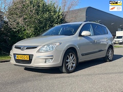 Hyundai i30 CW - 1.6i Style Airco*15-03-2026 APK*Trekhaak*NAP*Parkeersensoren*2e eigenaar