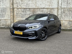 BMW 1-serie - 118i M Pakket/Pano/Headup/Cam/Cruise/Stoelverwarming/Vol