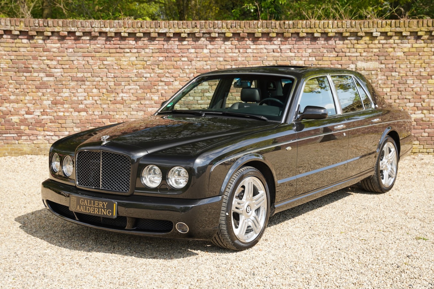 Bentley Arnage - T "Daimond Black" VAT CAR! Executed in "Daimond Black" over "Beluga" (black) leather with - AutoWereld.nl