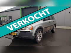 Volvo XC90 - 2.4 D5 Exclusive Automaat 7 persoons Leder interieur Trekhaak Airco Cruise Perkeer sensore