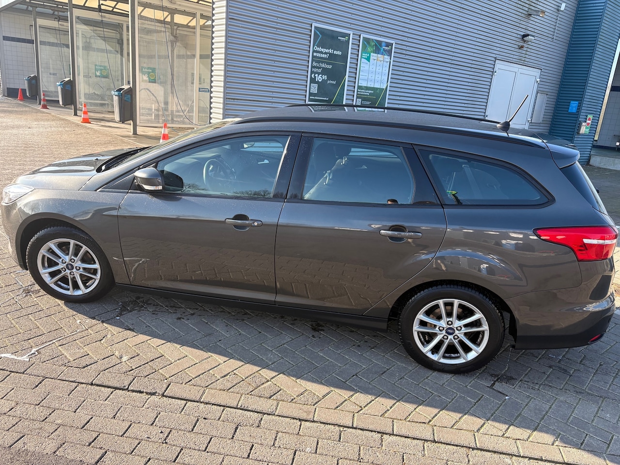 Ford Focus Wagon - 1.0 Lease Edition - AutoWereld.nl