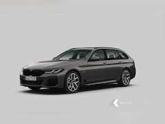 BMW 5-serie Touring - 530e M Sport | Shadow | Head-Up | HIFI | Camera | Trekhaak | 19 Inch |