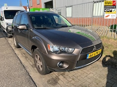 Mitsubishi Outlander - 2.0 Intro Edition Automaat mooie en goed onderhouden auto met defect aan de motor