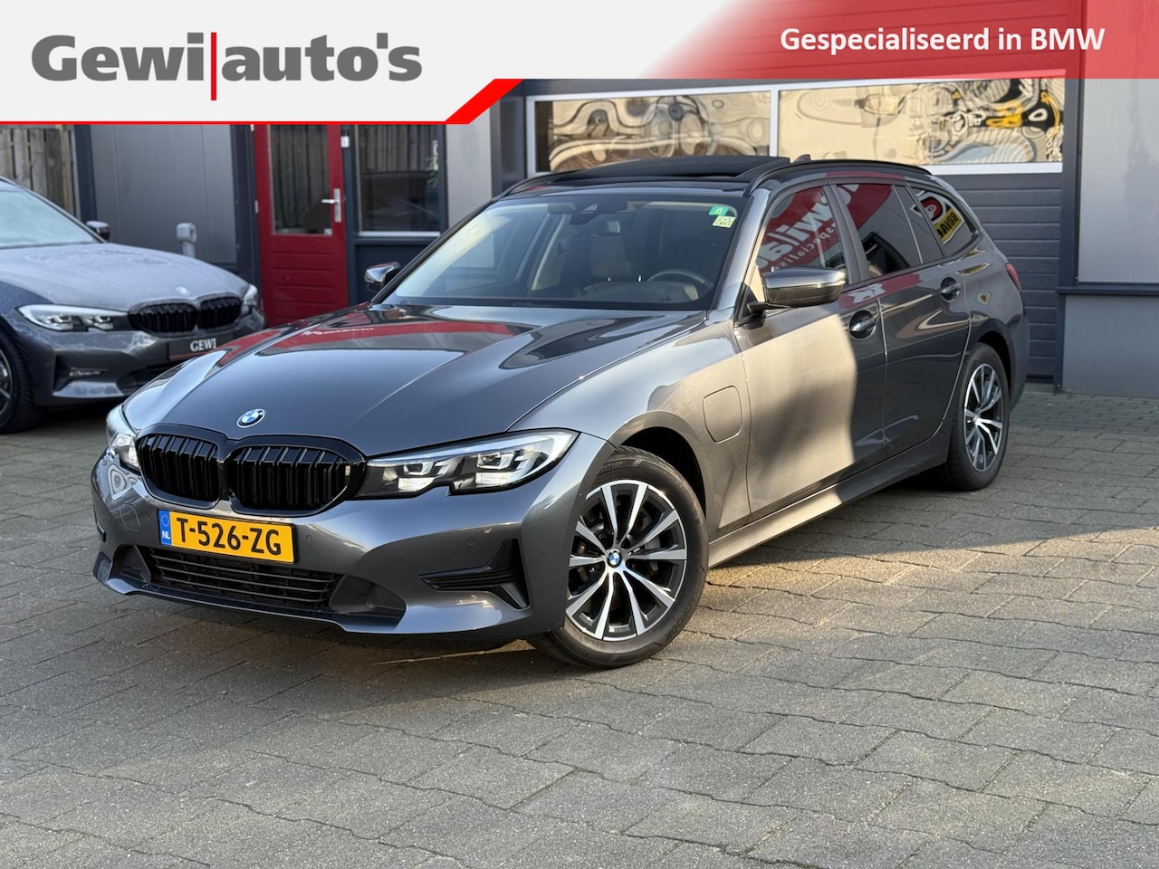 BMW 3-serie Touring - 330e High Exec. Panodak BMW 3-serie Touring 330e High Executive - AutoWereld.nl