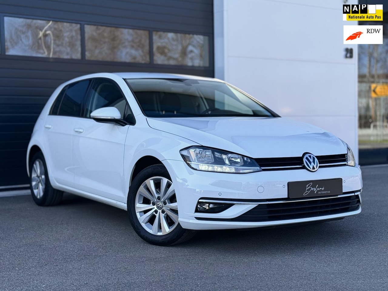 Volkswagen Golf - 1.0 TSI Comfortline Business Carplay|Camera - AutoWereld.nl