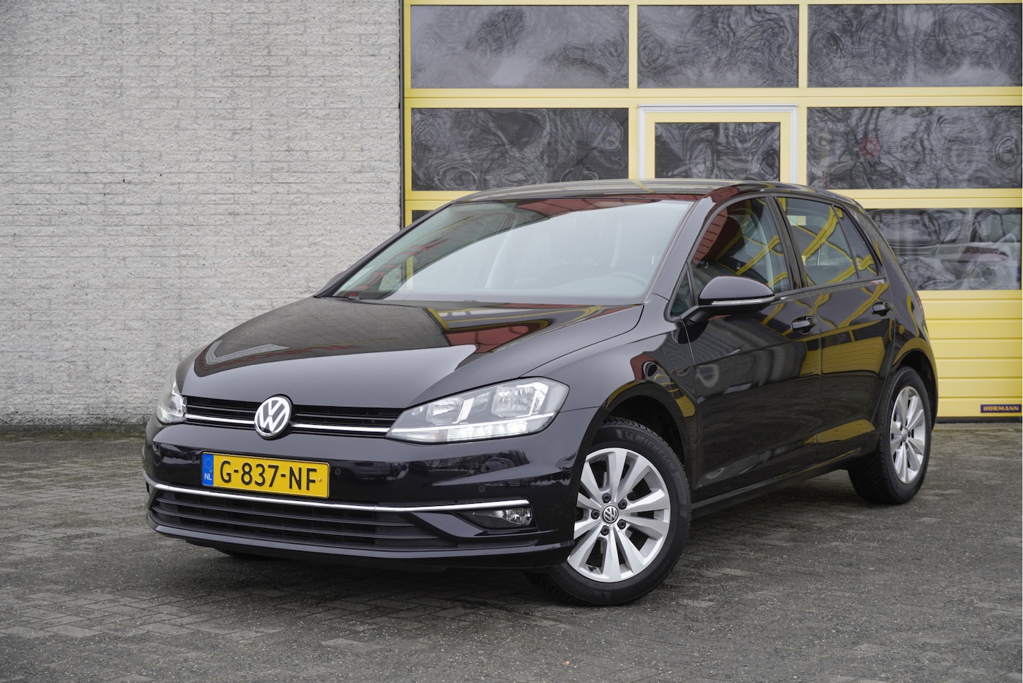 Volkswagen Golf - 1.0 TSI 5drs Highline BJ2019 Lmv 16" | Led | Pdc | Navi | Dynamische knipperlichten | App- - AutoWereld.nl