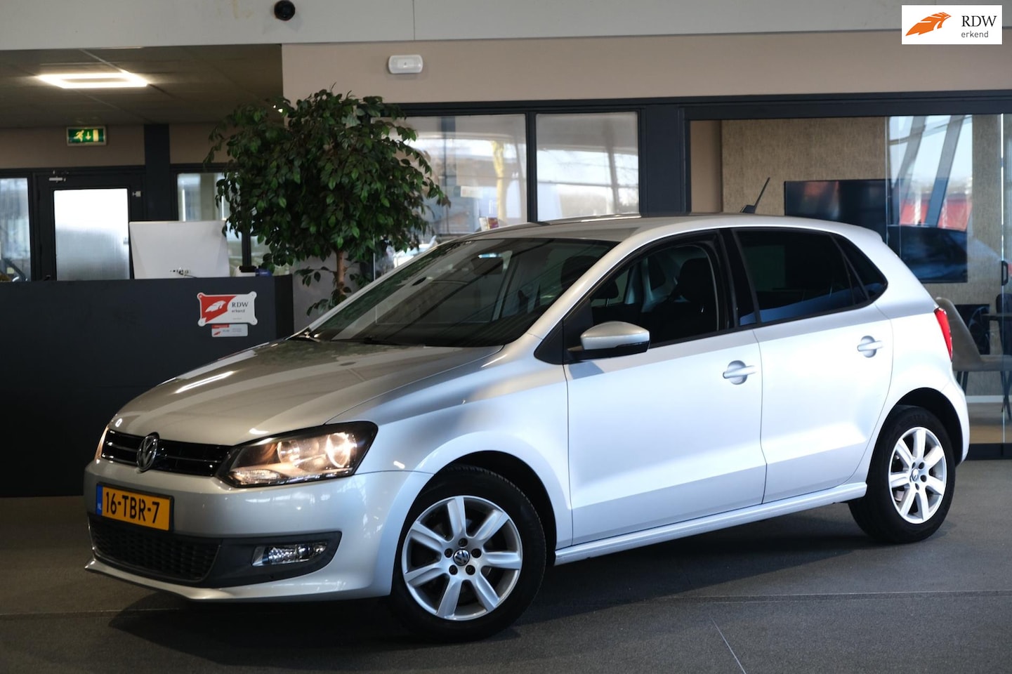 Volkswagen Polo - 1.2 TSI Highline Navi Cruise Pdc 1e EiG 105 PK Elek ramen - AutoWereld.nl