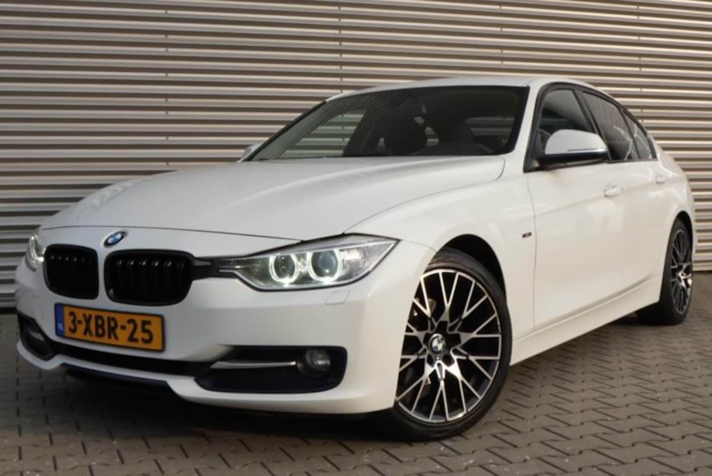 BMW 3-serie - 320d AUT Sportline 2014 | Leder | Bi-Xenon | PDC | Navi | LED - AutoWereld.nl