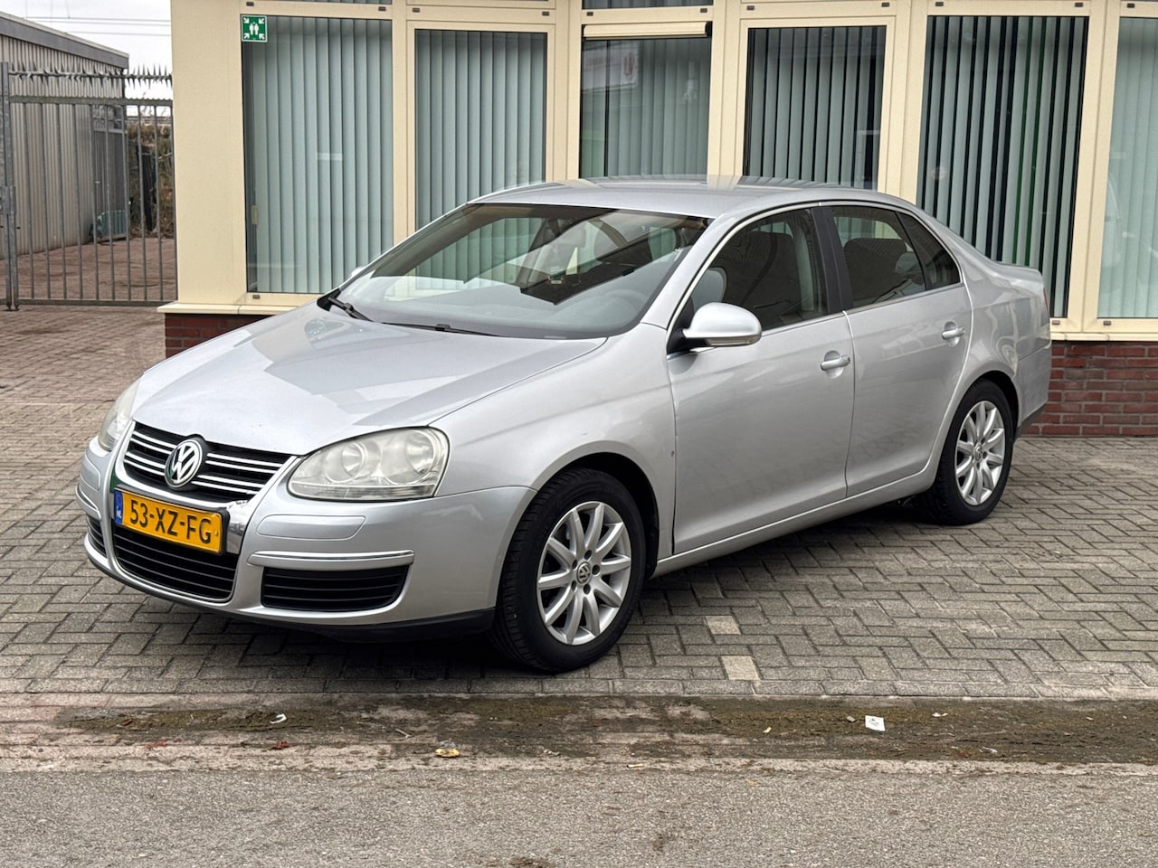 Volkswagen Jetta - 1.6 Comfortline Airco | Clima | Cruise - AutoWereld.nl