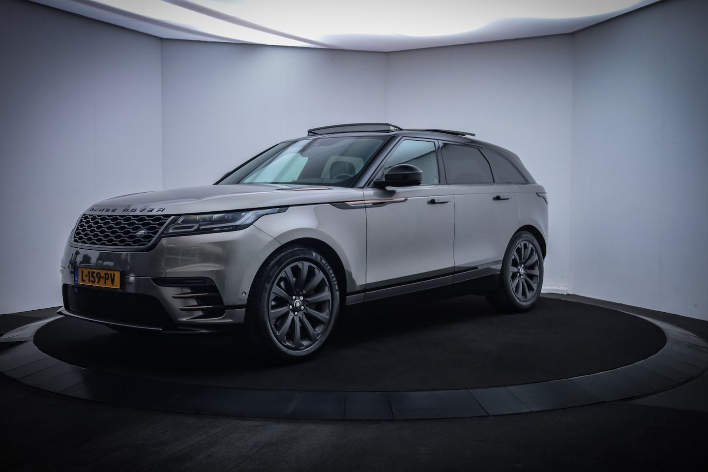 Land Rover Range Rover Velar - 3.0V6 381Pk R Dynamic AWD HSE PANO/MEMORY/MERIDIAN/CAMERA/CARPLAY/BLINDSPOT/NAVI/STOELVERW - AutoWereld.nl