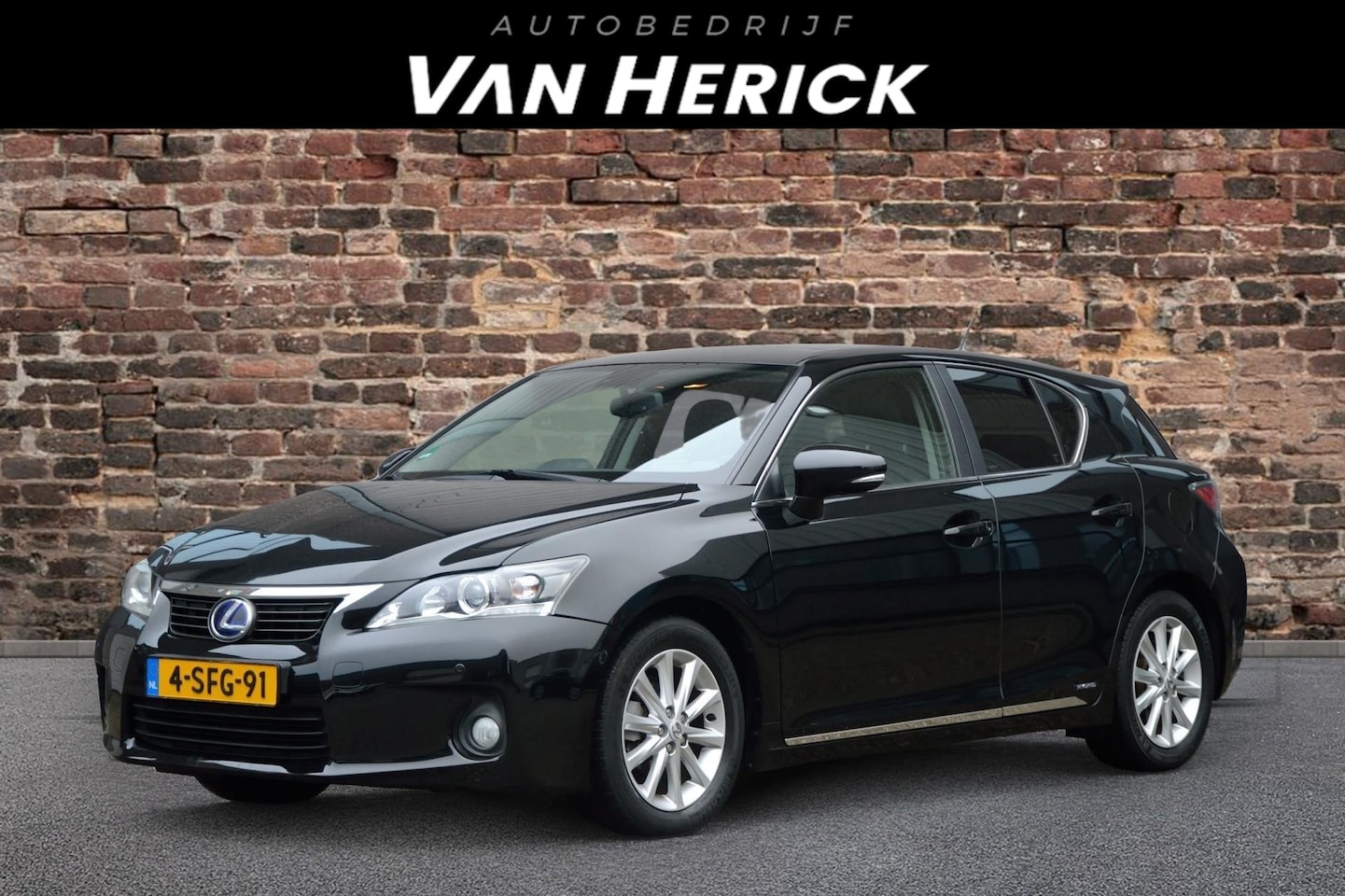 Lexus CT 200h - Business Style Automaat | Open-dak | Cruise | Camera | Navi - AutoWereld.nl