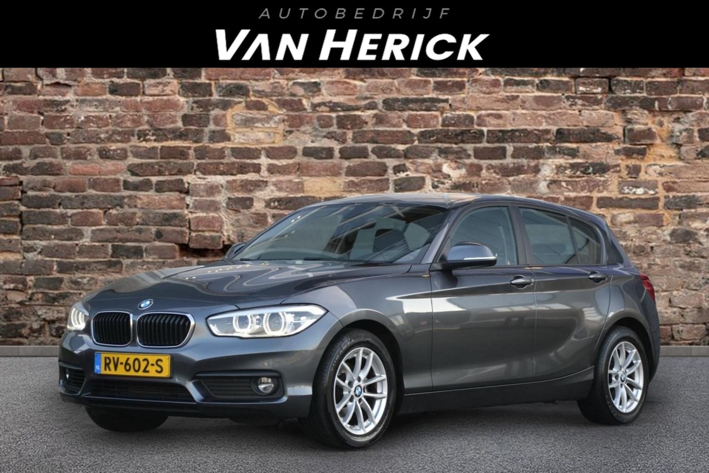 BMW 1-serie - 118i Corporate Executive Automaat | Cruise | Navi | Clima - AutoWereld.nl