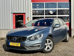 Volvo V60 - 2.0 D2 Kinetic | Navigatie | Climate | Cruise