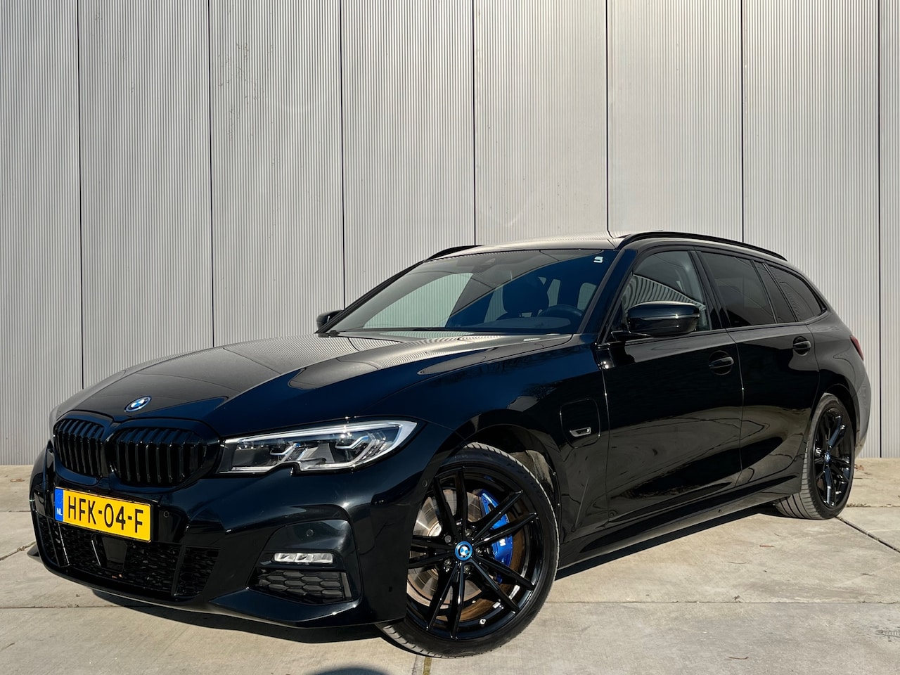 BMW 3-serie Touring - 330e xDrive High Executive / M Sport / Panoramadak / Adaptieve Cruise - AutoWereld.nl