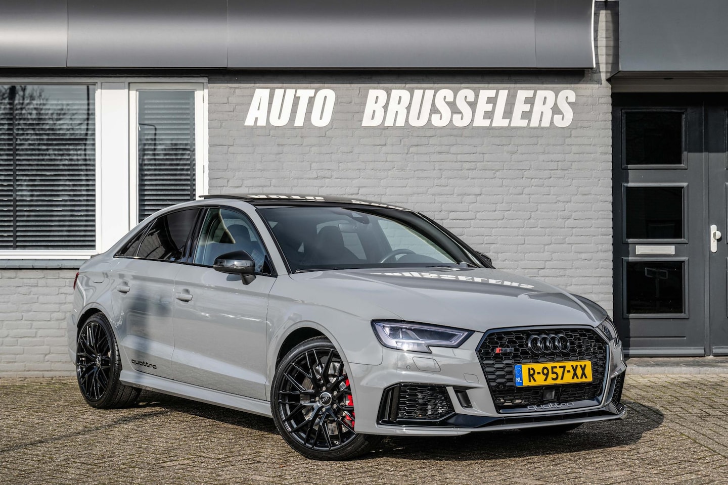 Audi RS3 - Limousine 2.5 TFSI RS 3 quattro Akrapovic Pano rood stiksel..... - AutoWereld.nl