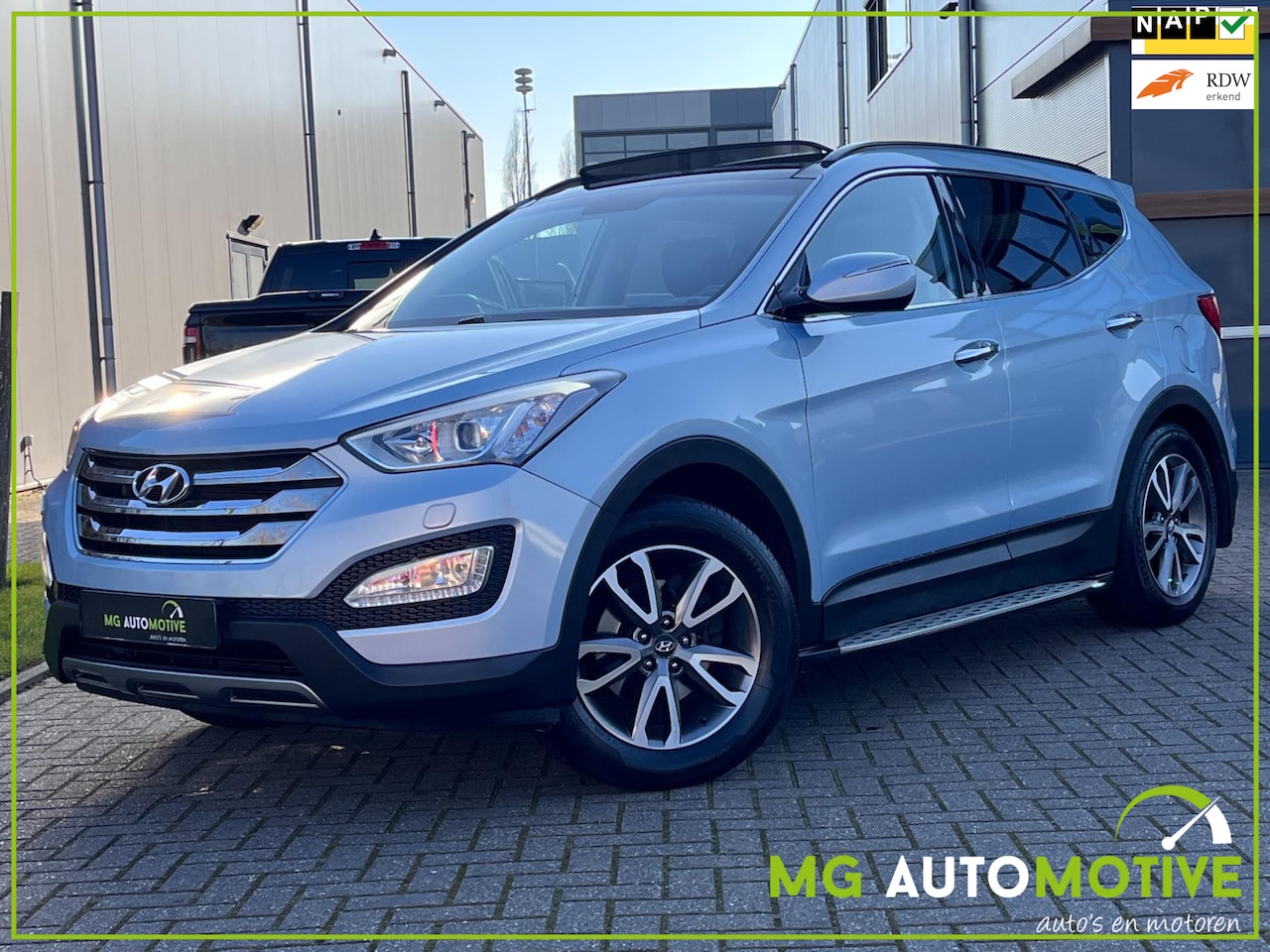 Hyundai Santa Fe - 2.4i GDI Business Edition | Leder | Pano | Navi | Trekhaak | Camera - AutoWereld.nl