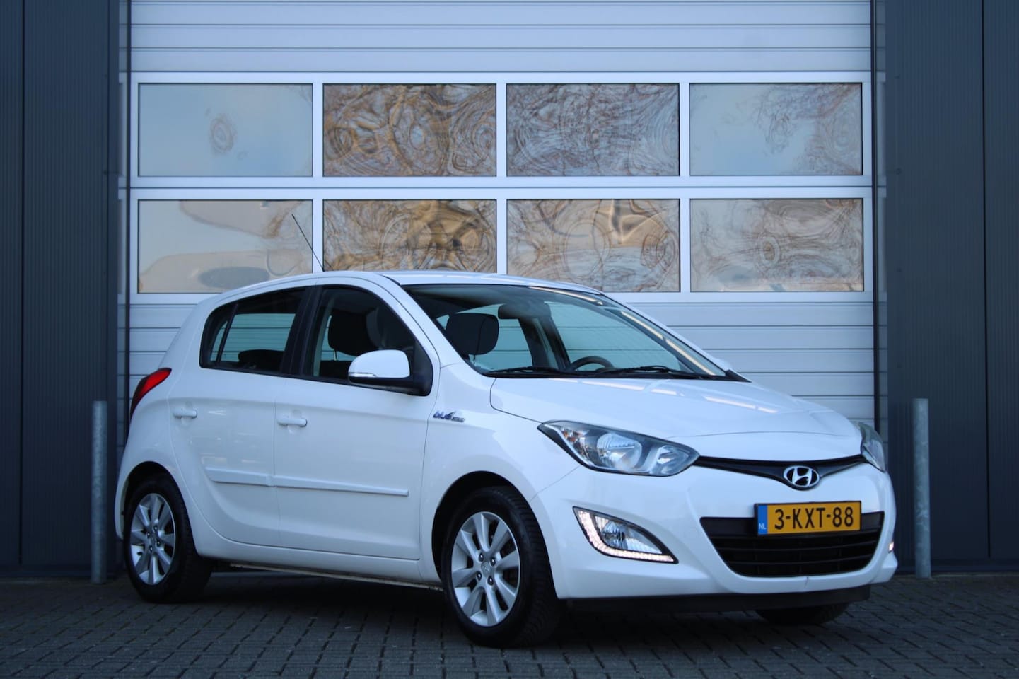 Hyundai i20 - 1.2i i-Deal 5-Deurs Airco/Cruise/Navi/Bluetooth/LED/RadioCD.AUX.USB/Elek.Ramen/C.V./15"LM/ - AutoWereld.nl